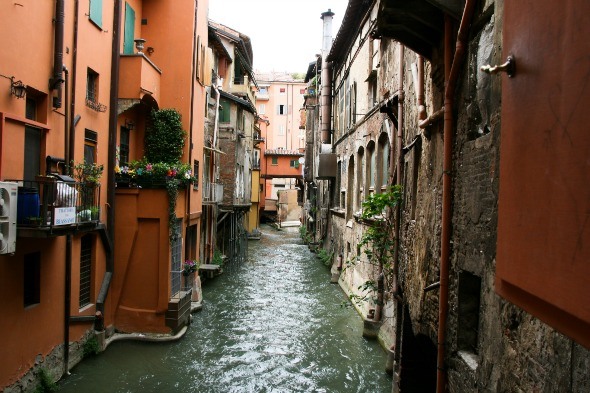 Almost hidden canals in Bologna as seen on https://skimbacolifestyle.com/2012/07/visit-bologna.html 