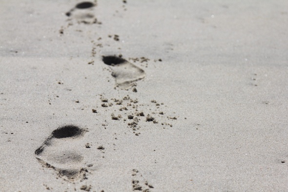 Footprints in sand by @SatuVW as seen on https://skimbacolifestyle.com/2012/09/having-more-fun-on-holidays.html