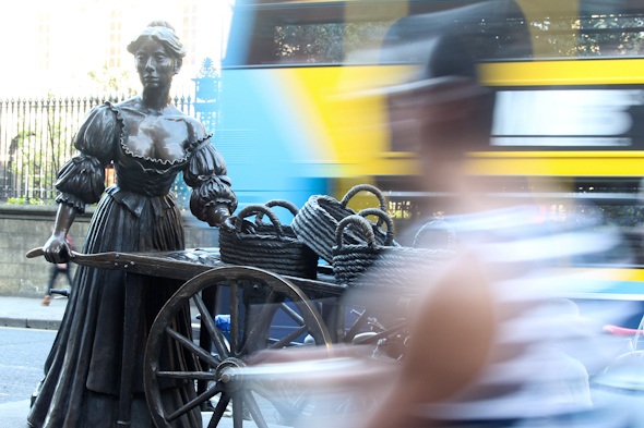 Molly Malone's Statue in Dublin I @SatuVW I Destination Unknown
