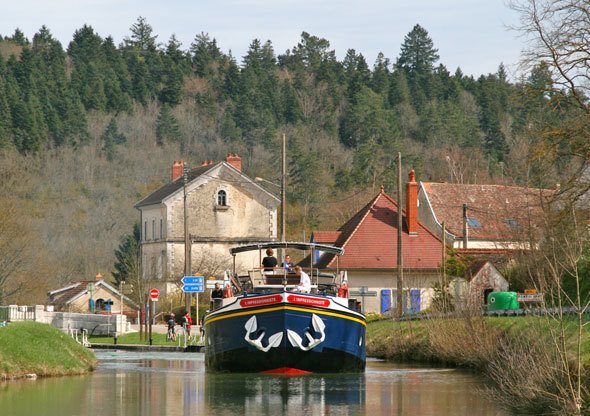 river-cruising-burgundy-france