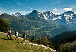 Hiking in Jungfrau Region in Switzerland I Photo by Mattias Nutt