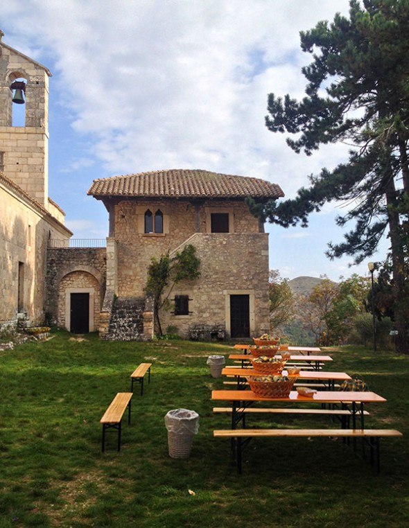 outdoor-party-in-italy