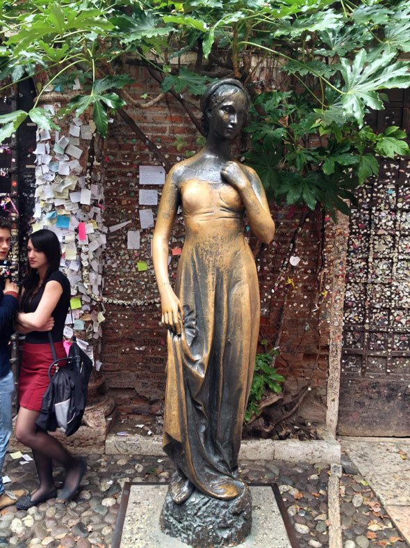 Statue of Juliet in Verona, Italy | photo by @katjapresnal @skimbaco