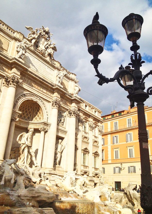 trevi fountain in Rome, photo by @katjapresnal