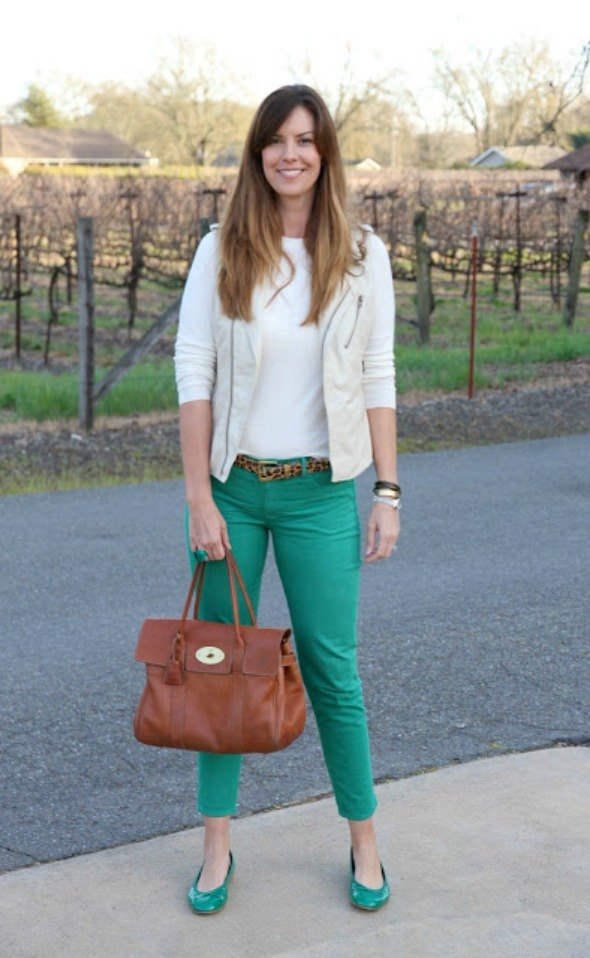Casual Holiday Outfit with festive colors 