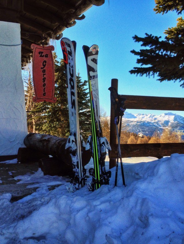 skis waiting