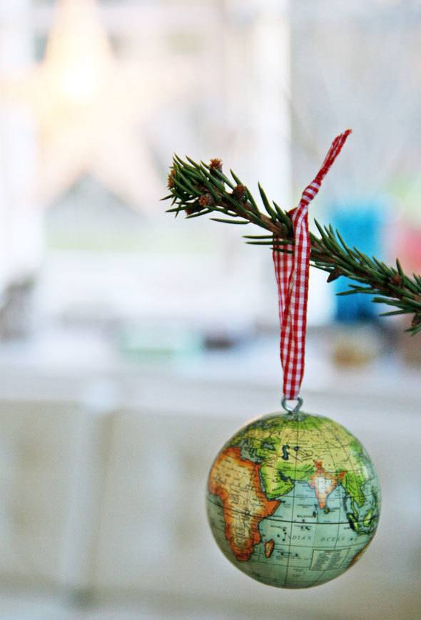 world-travel-themed-christmas