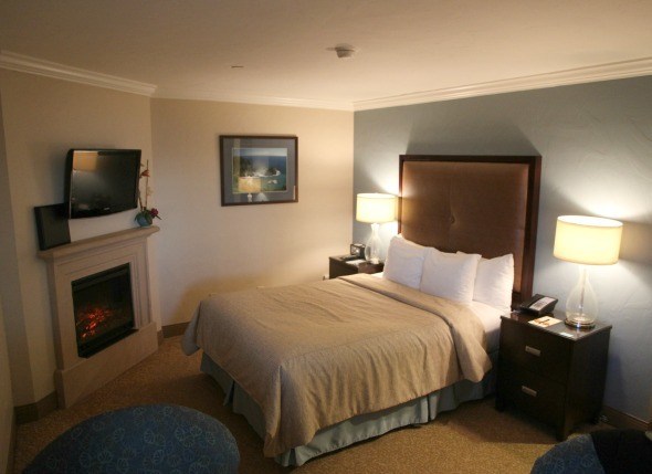 Blue Dolphin Inn in Cambria, California - Queen Room 