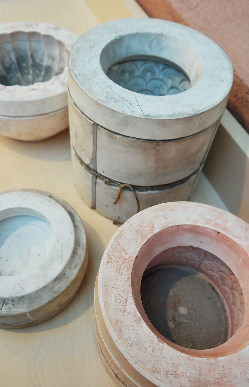 he factory was being renovated in 2010, and during the renovations a sealed room was found consisting of hundreds of old ceramics molds. The molds were identified, and a few of them form the Arabia Memories collection today, only available to purchase at the factory store. The molds were of pieces designed by Kurt Ekholm, Michael Schilkin and Kaj Franck in 1930-1940's and some of them were in production until 1950's and some of them never made it into production. What an incredible time capsule!