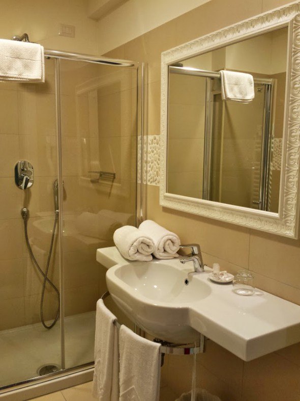 bathroom at Hotel Nettuno
