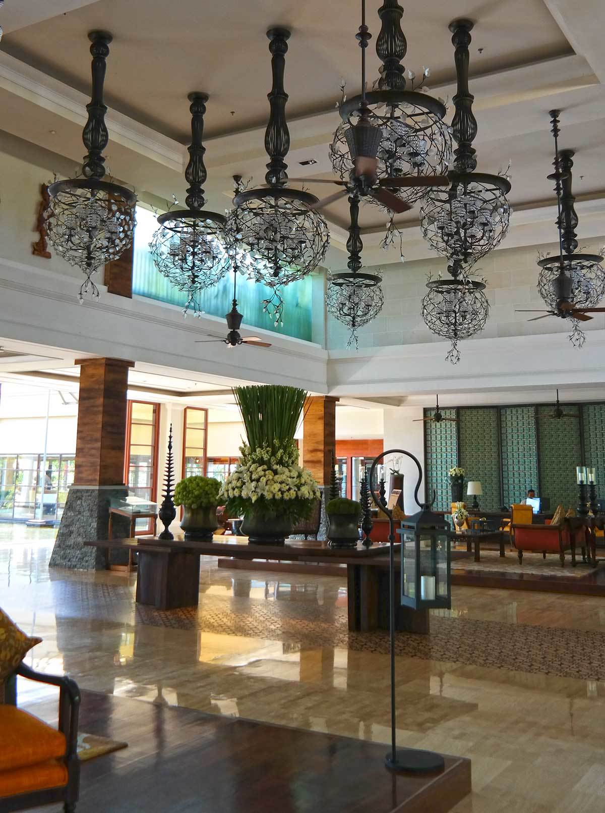 st-regis-bali-resort-lobby