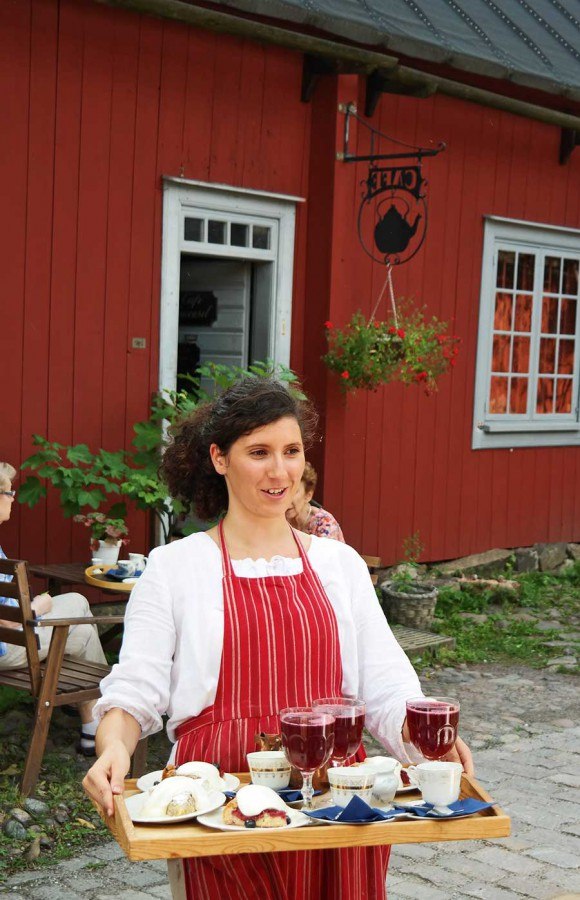 Enjoy the idyllic Old Turku at the Cafe Qwensel. 