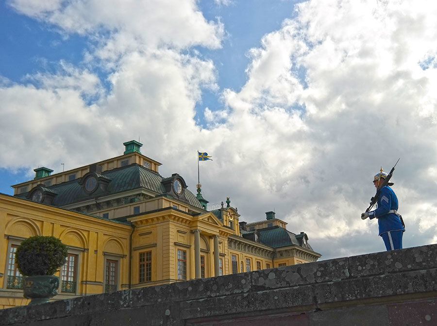 Drottningholm-Palace-royal-guard