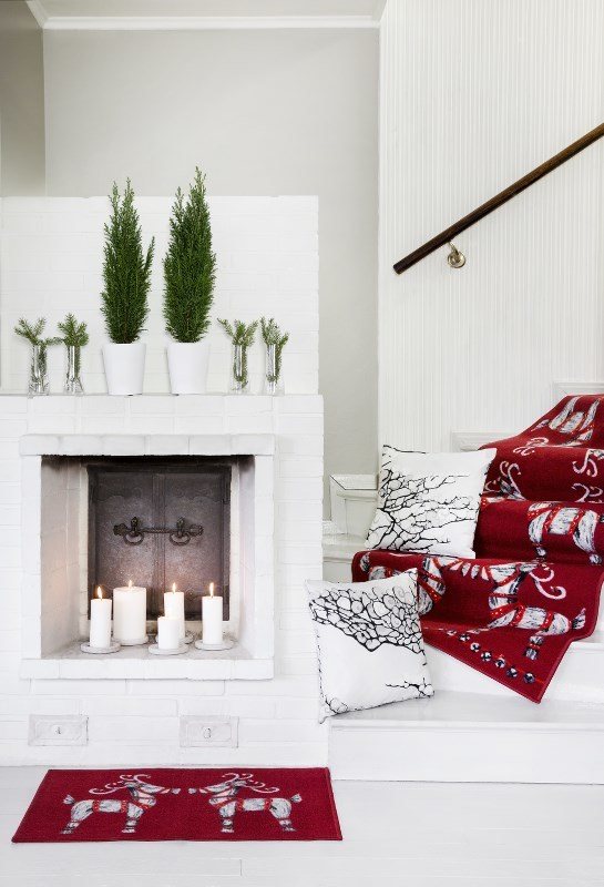 Scandinavian Christmas. Mix traditional and contemporary freely this Christmas. The traditional Christmas print mixes well with the more minimal and modern print, doesn't it?