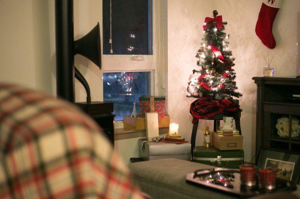 How to make your home Holiday home in an instant. Photo by @nomadicnewlyweds