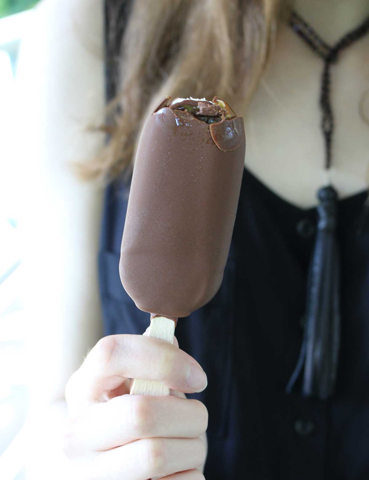 magnum-doubledipped-chocolate-caramel-ice-cream